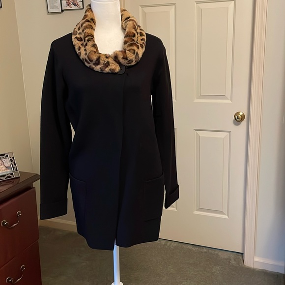 Black cardigan with removable faux leopard collar - Picture 1 of 4